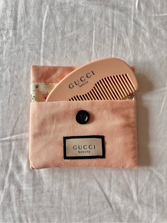 Gucci Handbags - Gucci Beauty Peony Comb With Pouch